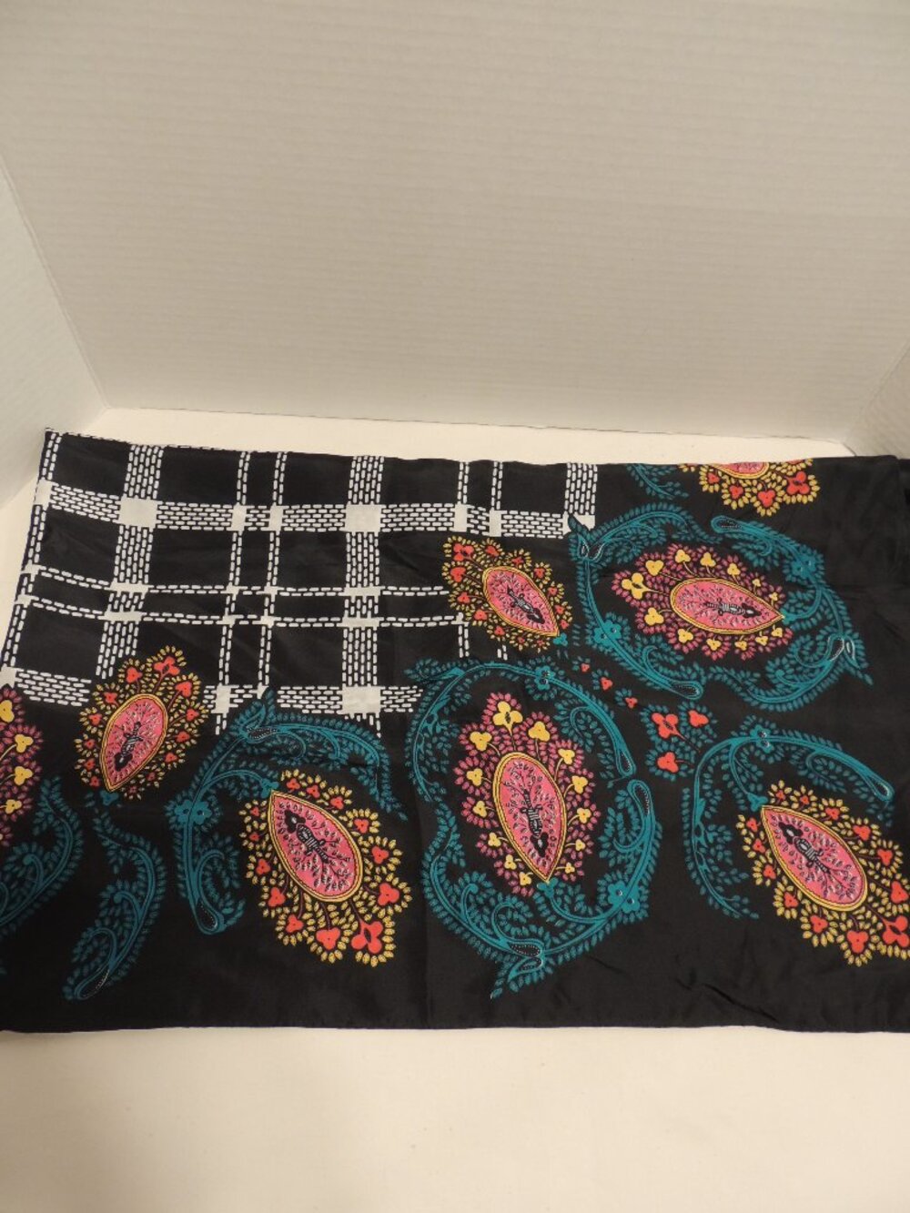 Diane Von Furstenberg Scarf Black White Red Paisley Outdoor Evening Event Scarf